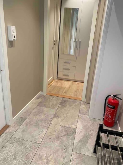 Modern Apartment With Free Parking Bergen Esterno foto